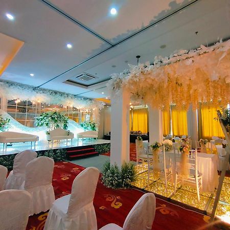 Sindoro Hotel Cilacap By Conary Exteriör bild