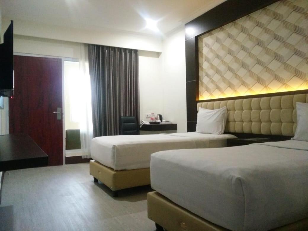 Sindoro Hotel Cilacap By Conary Exteriör bild