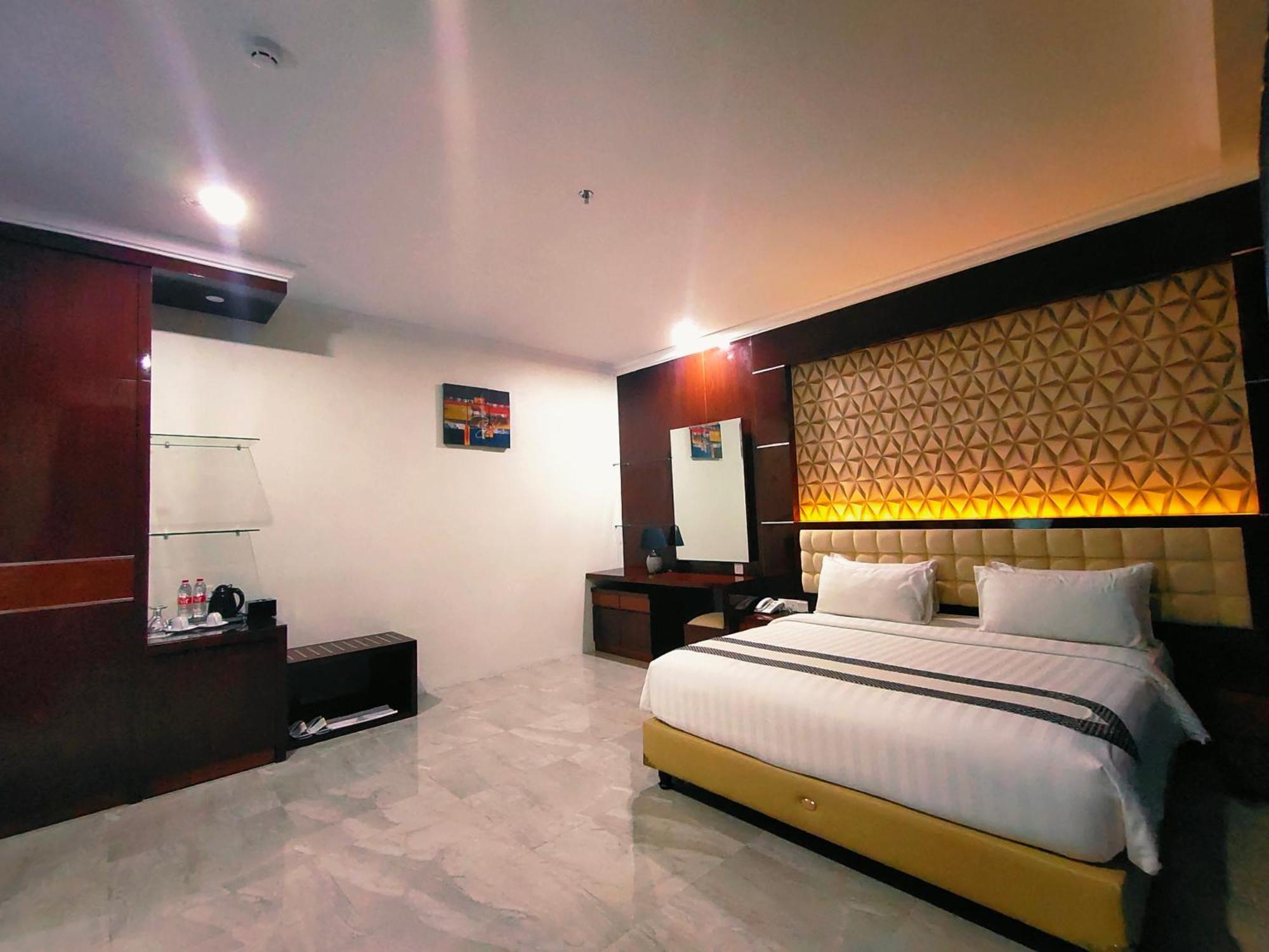 Sindoro Hotel Cilacap By Conary Exteriör bild