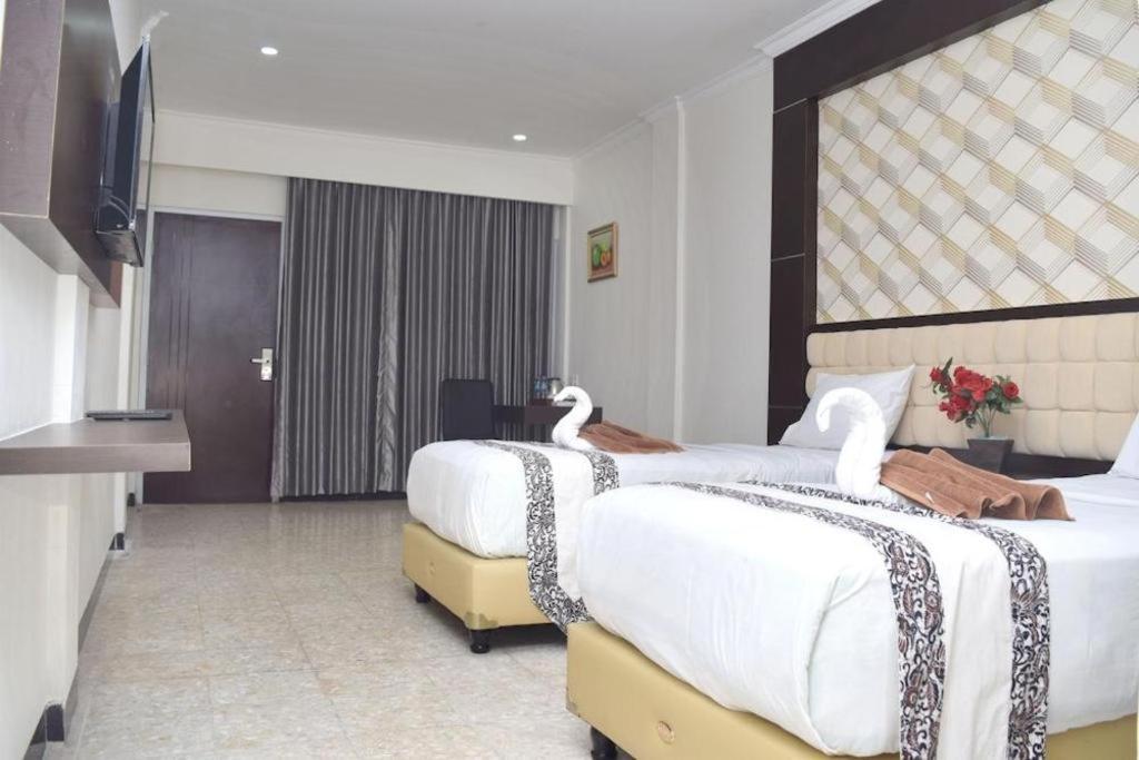 Sindoro Hotel Cilacap By Conary Exteriör bild