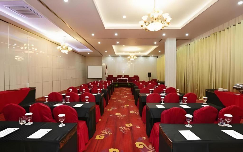Sindoro Hotel Cilacap By Conary Exteriör bild