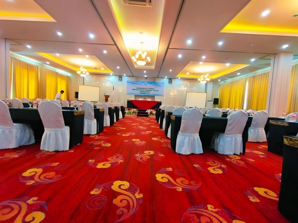 Sindoro Hotel Cilacap By Conary Exteriör bild